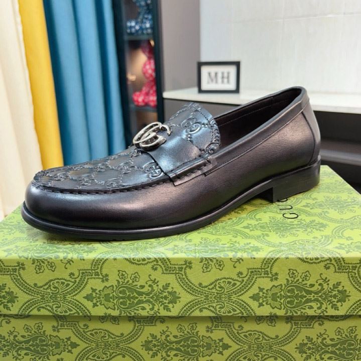 G*u*i leather shoes